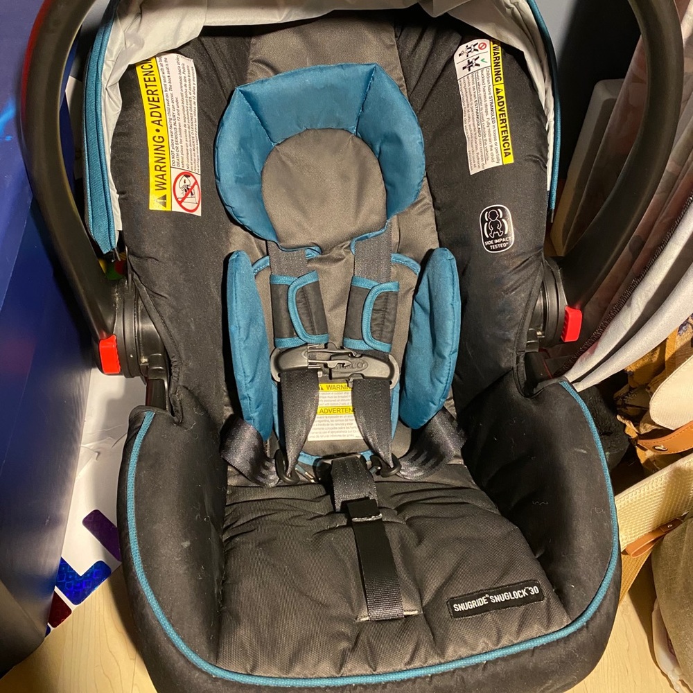 Graco Snugride Snuglock 30 Car seat and Base